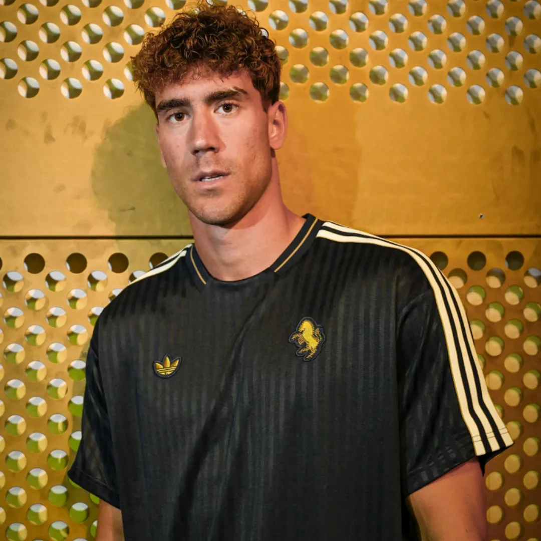 Alternative view of Player Version Juventus Terrace Icons Jersey 2025/26