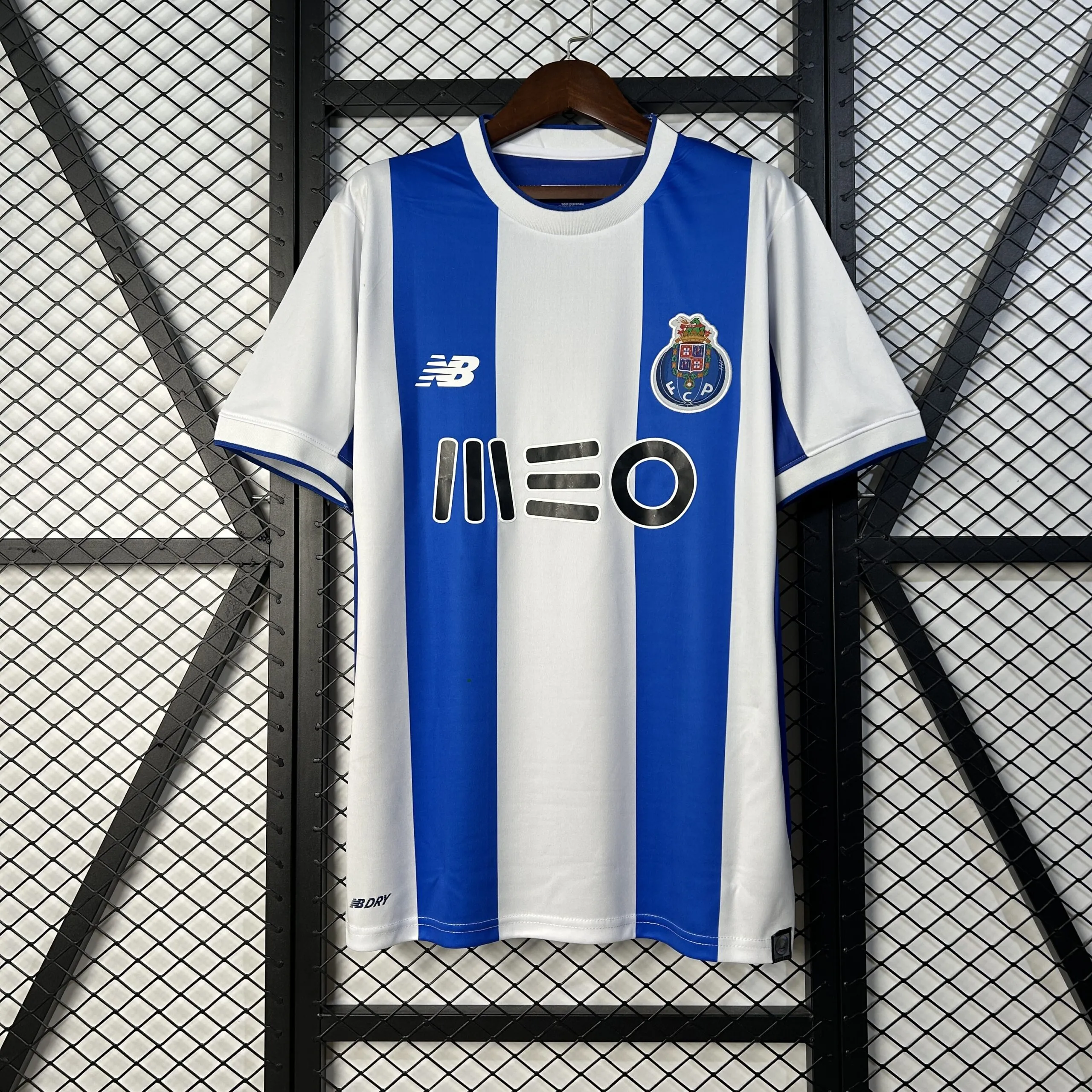 Alternative view of Retro FC Porto Home Jersey 2017/18