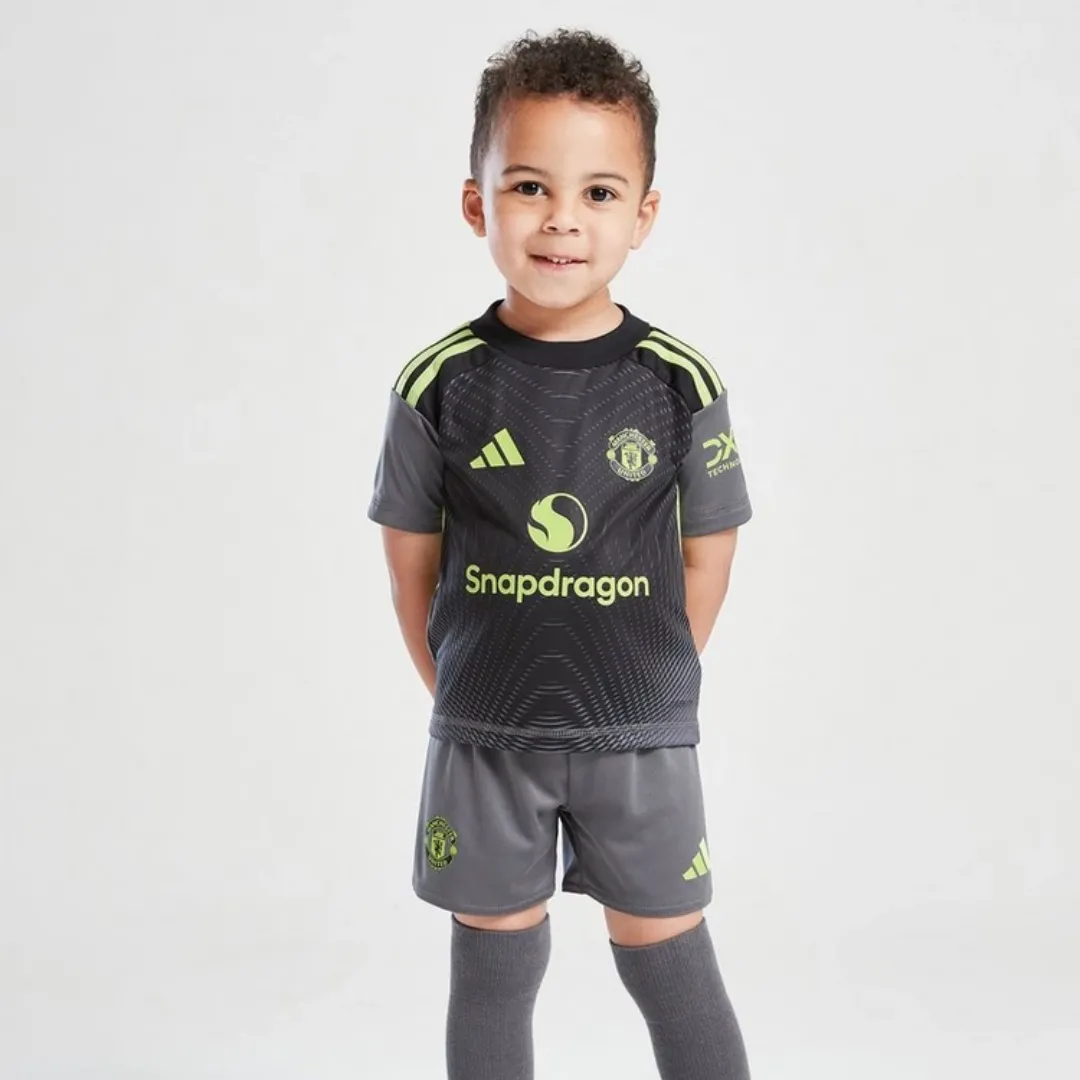 Kid's Manchester United Away Goalkeeper Kit 2025/26 - Image 3