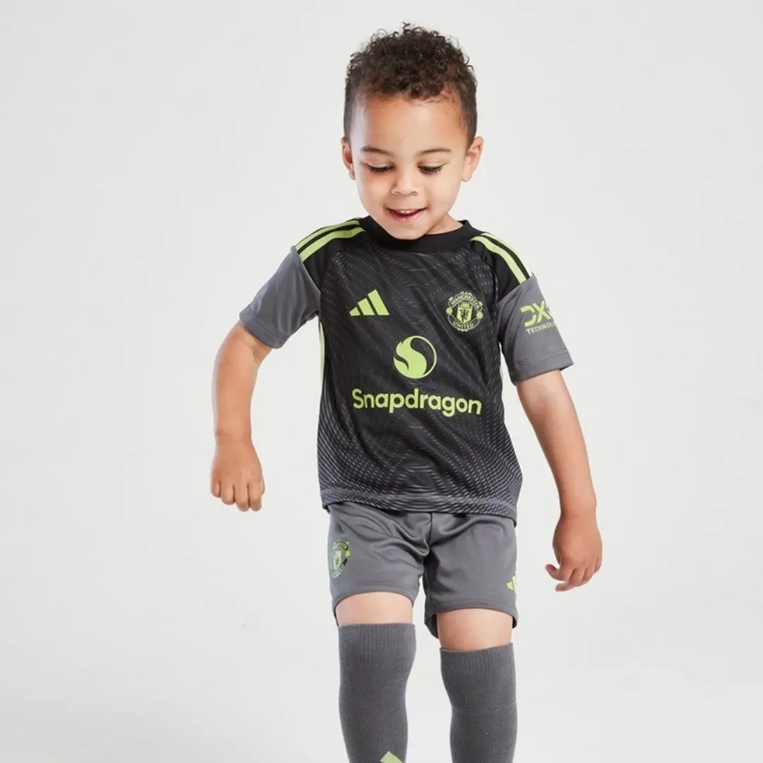 Kid's Manchester United Away Goalkeeper Kit 2025/26 - Image 5