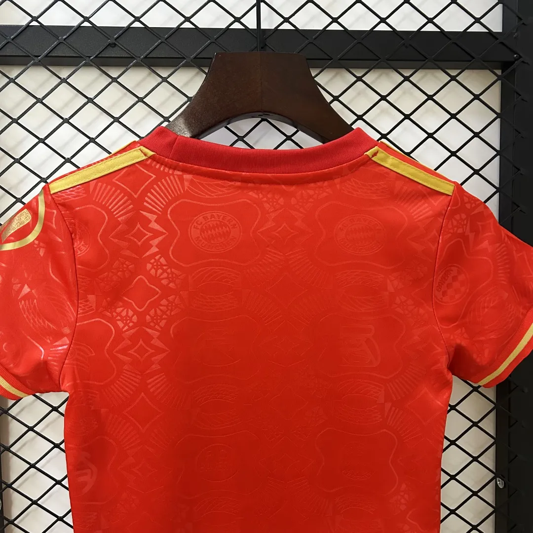 Kid's Bayern Munich 125th Anniversary Kit 2025/26 - Image 8