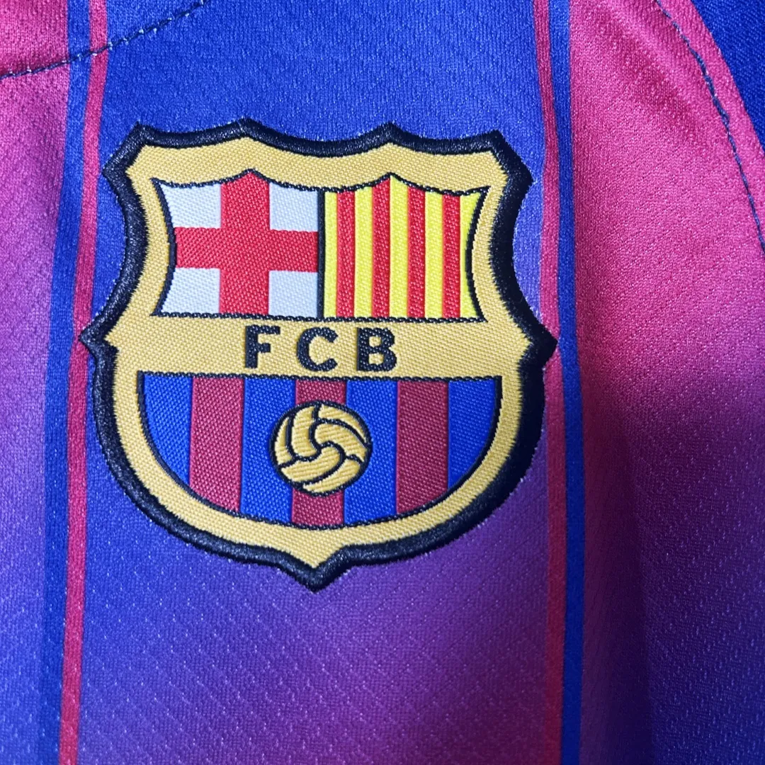 Kid's Barcelona Home Kit 2025/26 - Image 10