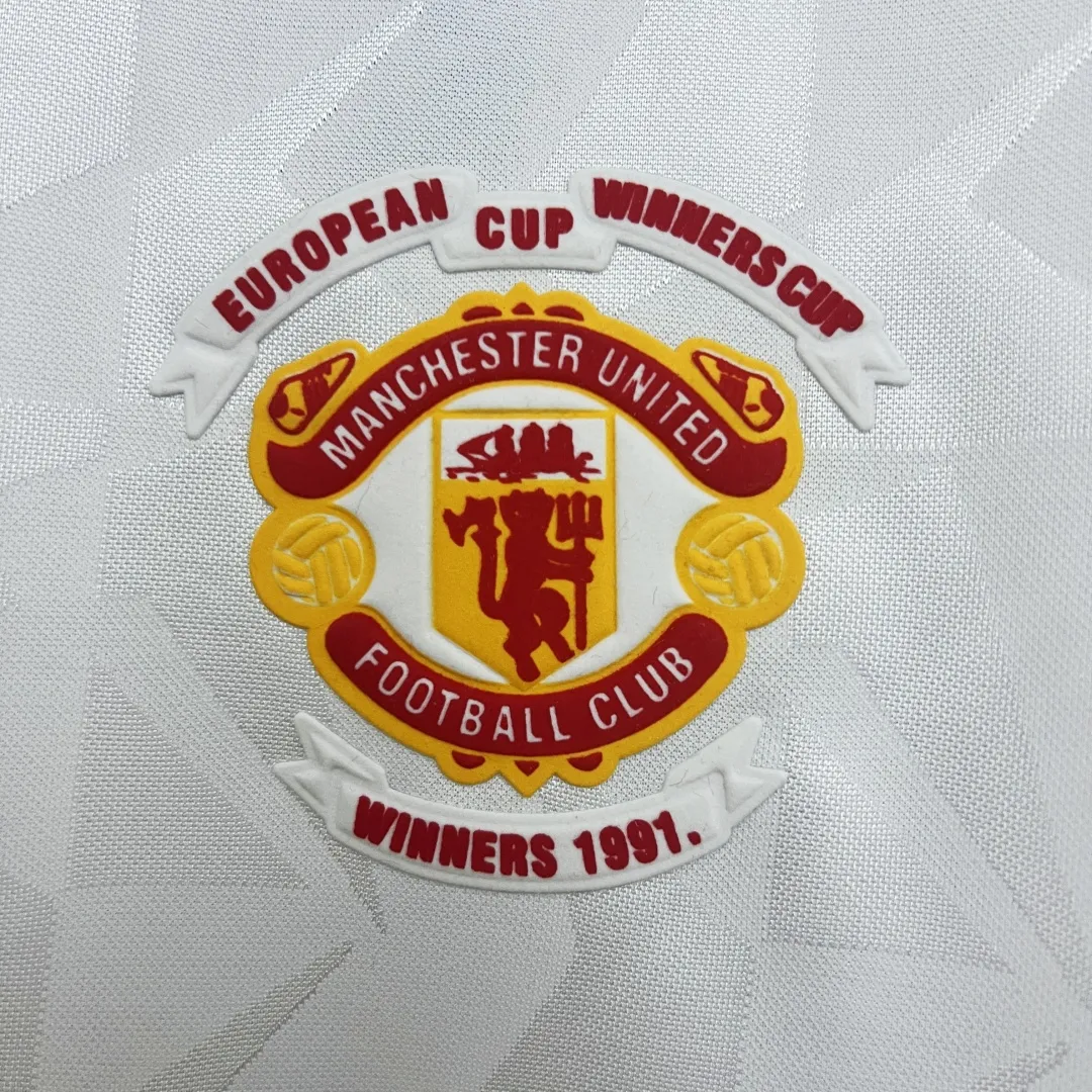 Retro Manchester United Away Jersey 1991 - Image 4