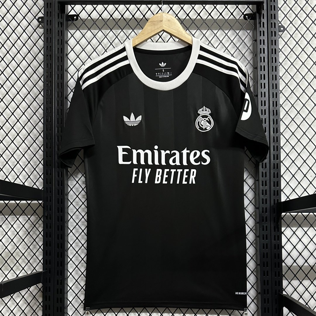 Real Madrid Third Goalkeeper Jersey 2025/26 - Image 3