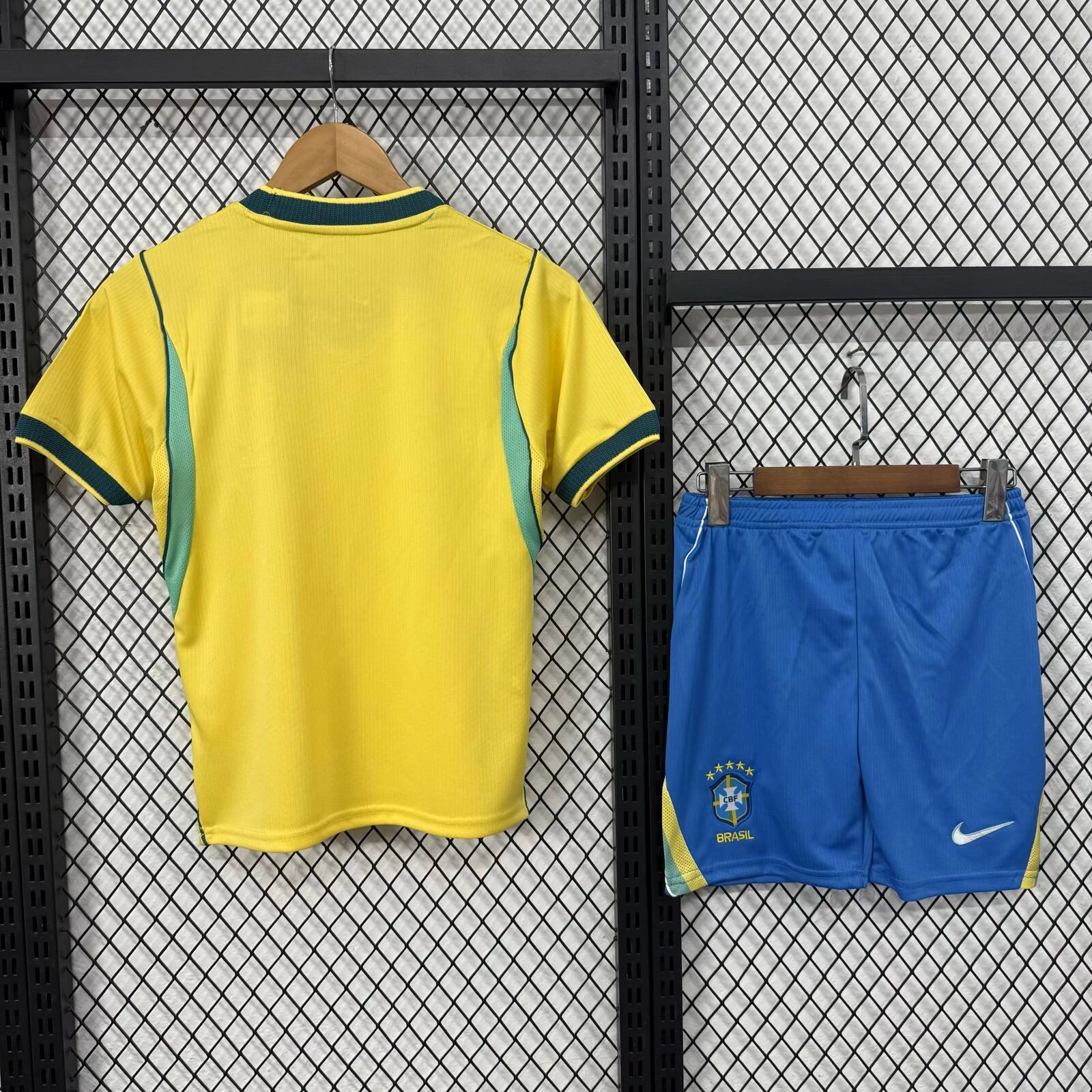 Alternative view of 26/27 Brazil Home Adult Kit