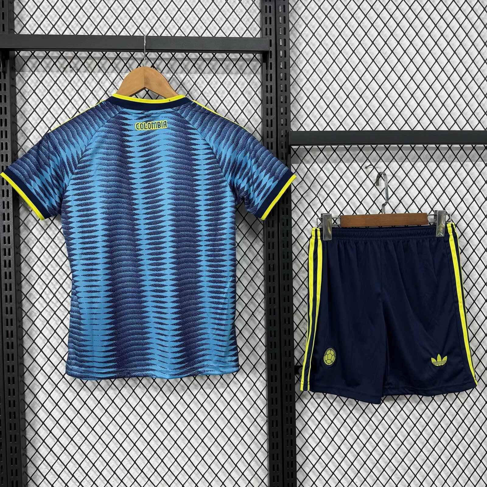 Alternative view of 26/27 Colombia Away Adult Kit