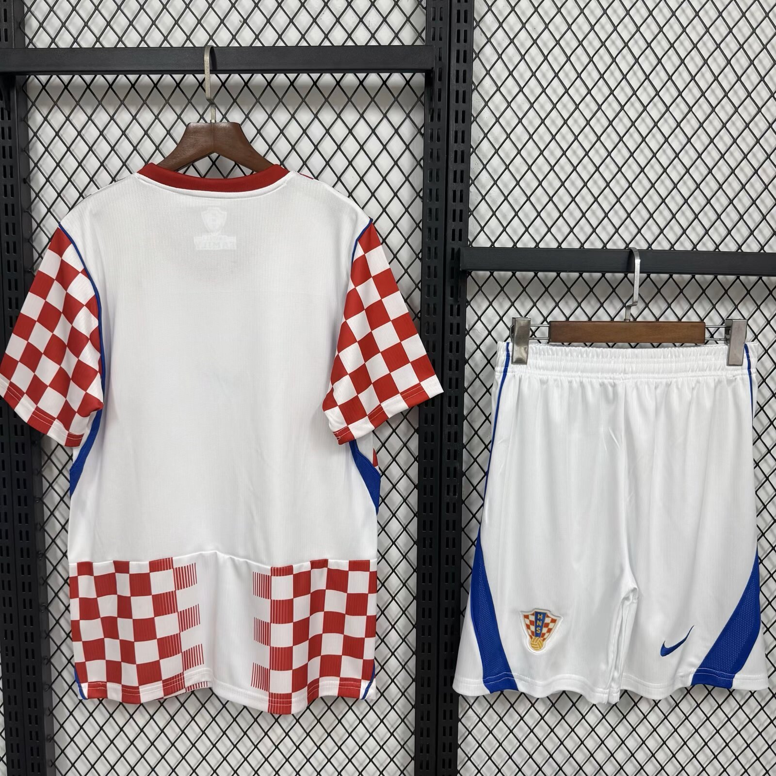 Alternative view of 26/27 Croatia Home Adult Kit