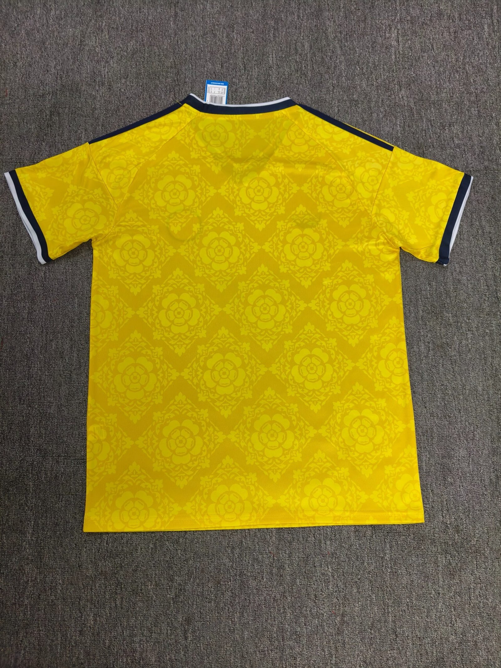Alternative view of 26/27 Leeds United Home Fan Version Soccer Jersey