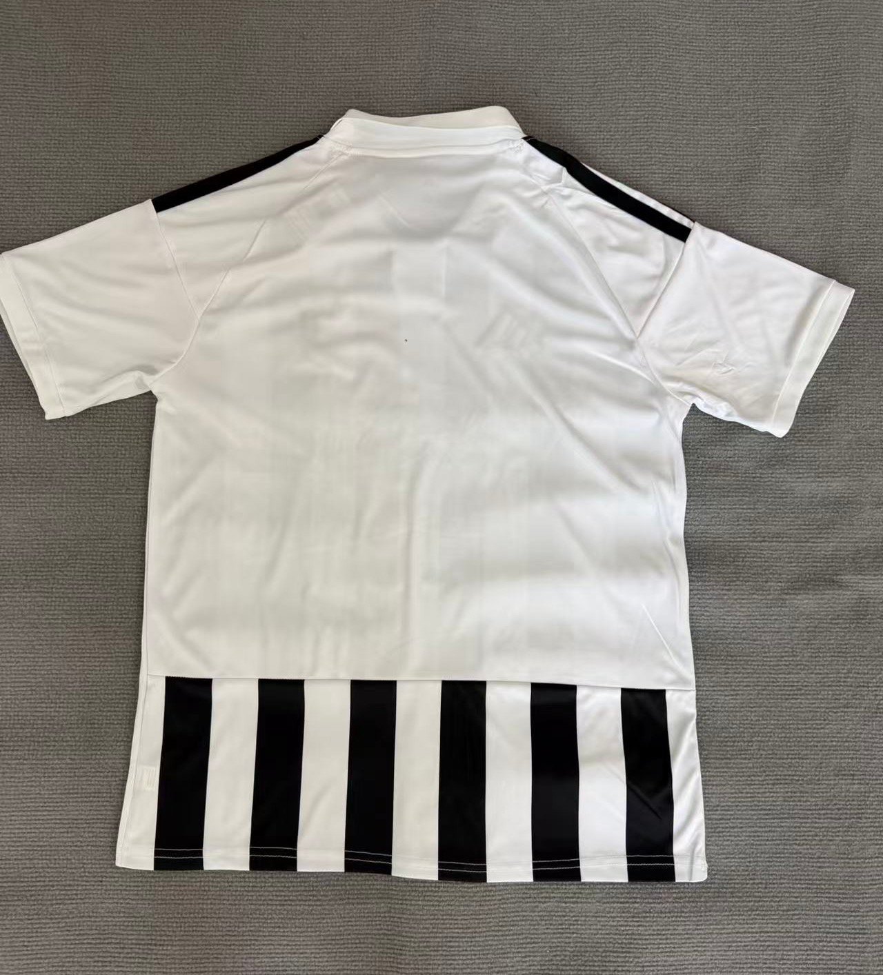 Alternative view of 26/27 Juventus Home Fan Version Soccer Jersey