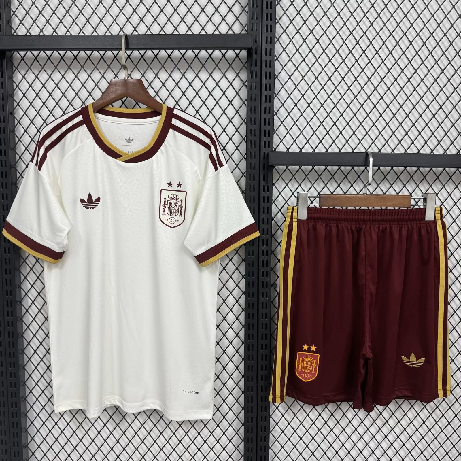 26/27 Spain Away 2 Stars Adult Kit - Image 3